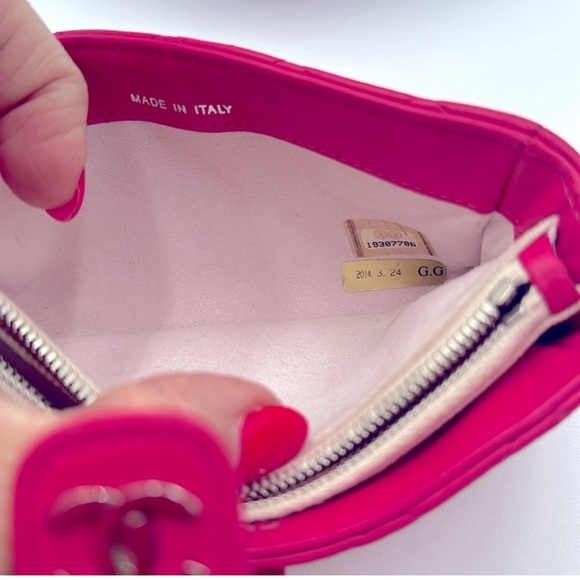 CHANEL Lambskin Quilted Mini Clutch Fuchsia with chain and dustbag - Picture 6 of 9